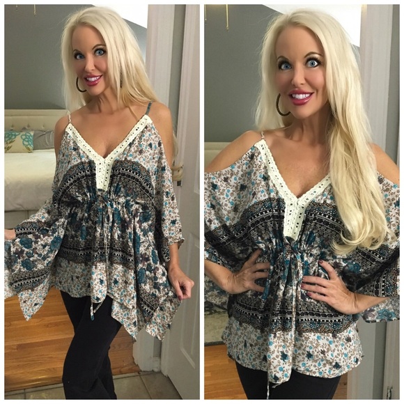 LAST 2! ❤️Gorgeous Ivory/Teal Flattering Tunic - Picture 3 of 3
